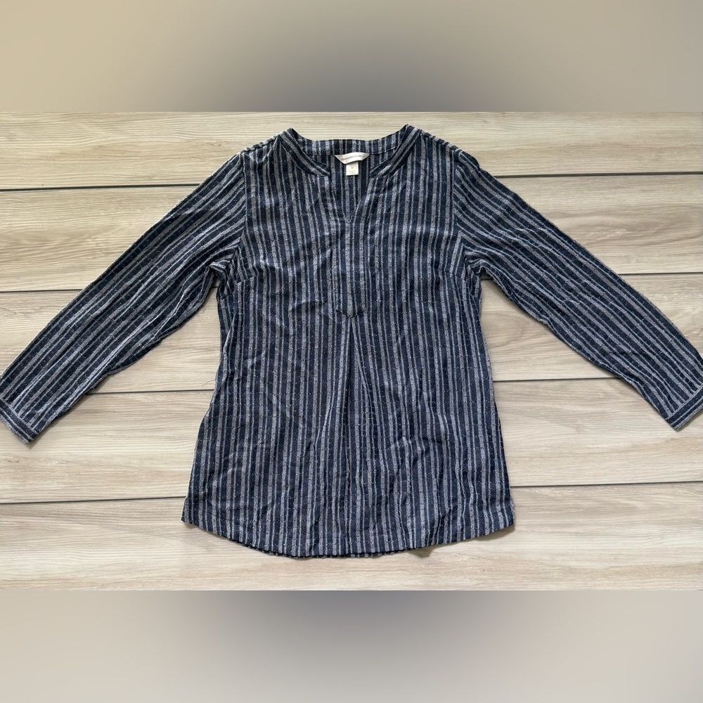 Christopher & Banks L Striped Lightly Textured V-Neck Top Navy Medium NWOT